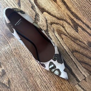 ***AUTHENTIC*** Givenchy Butterfly Pumps